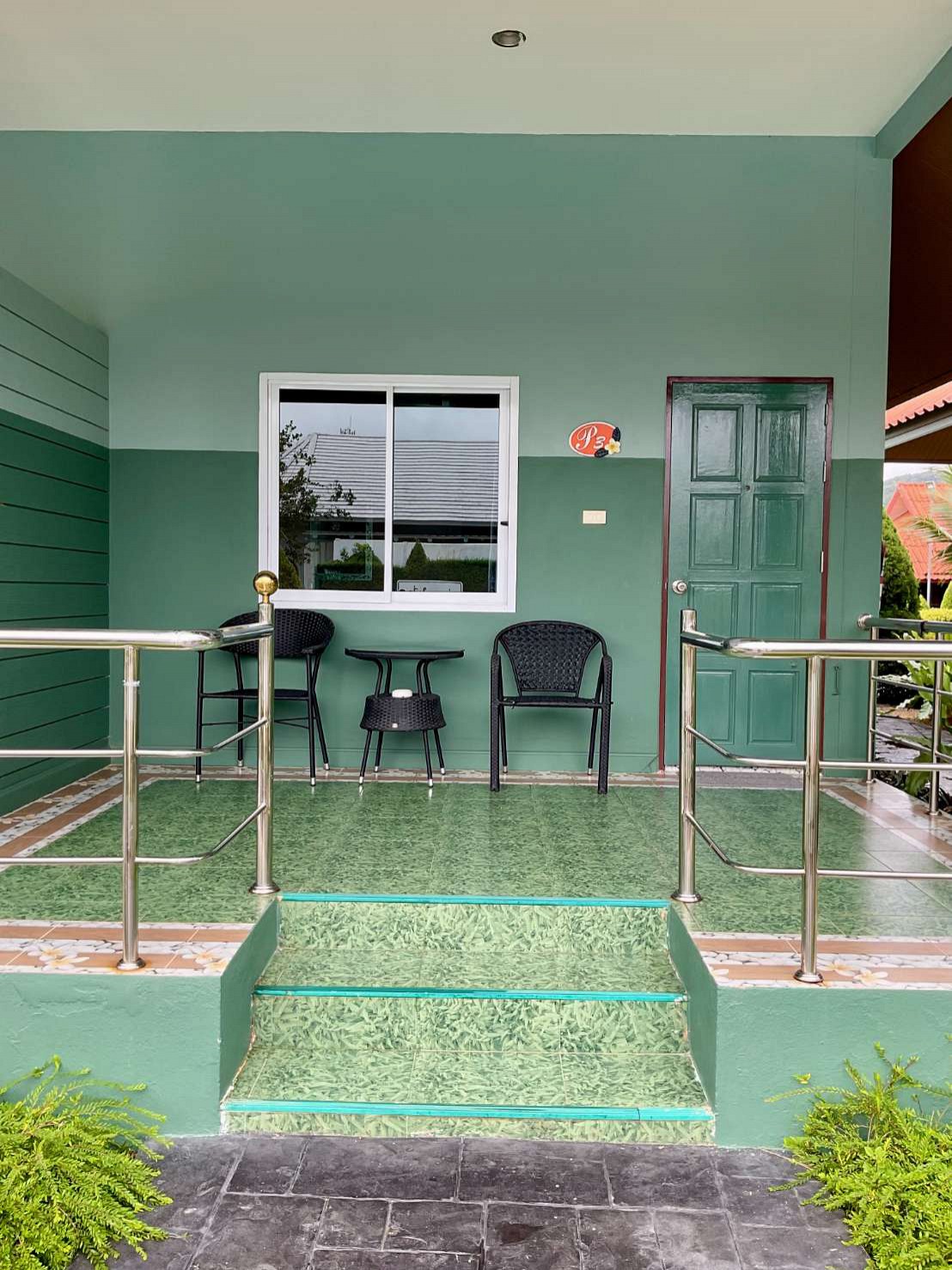 Deluxe Pool Room